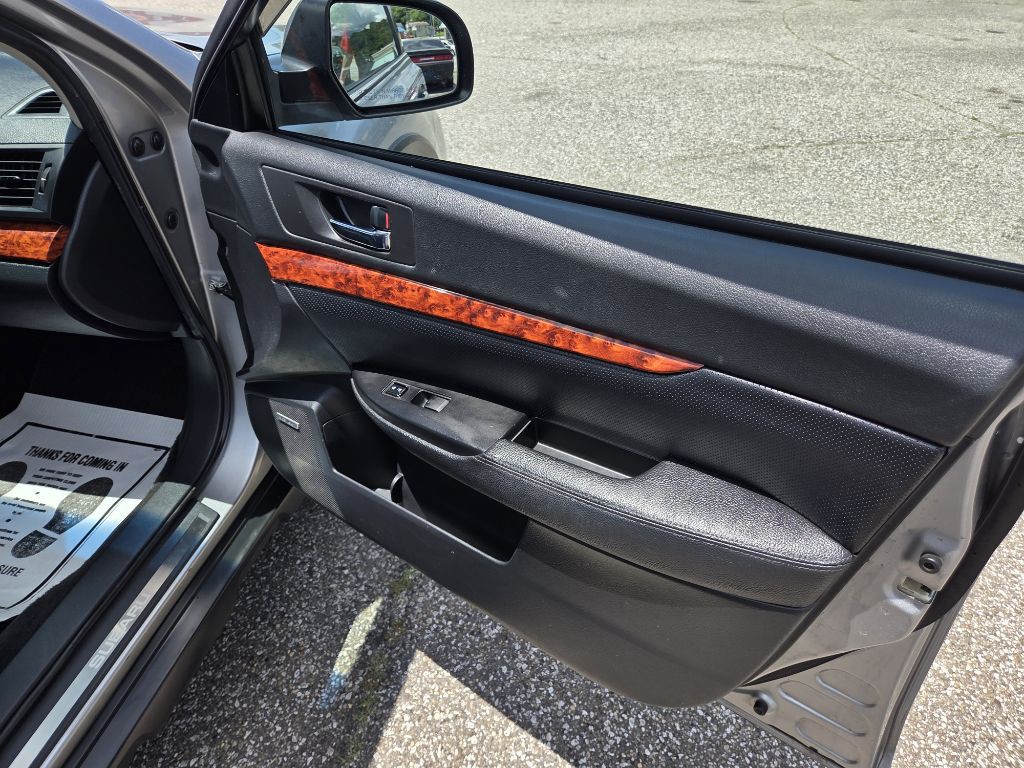 2011 Subaru Outback Image 13