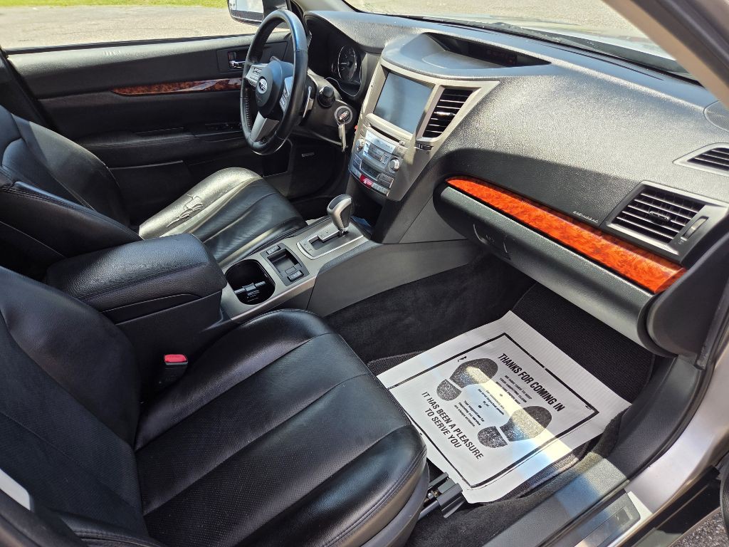 2011 Subaru Outback Image 14