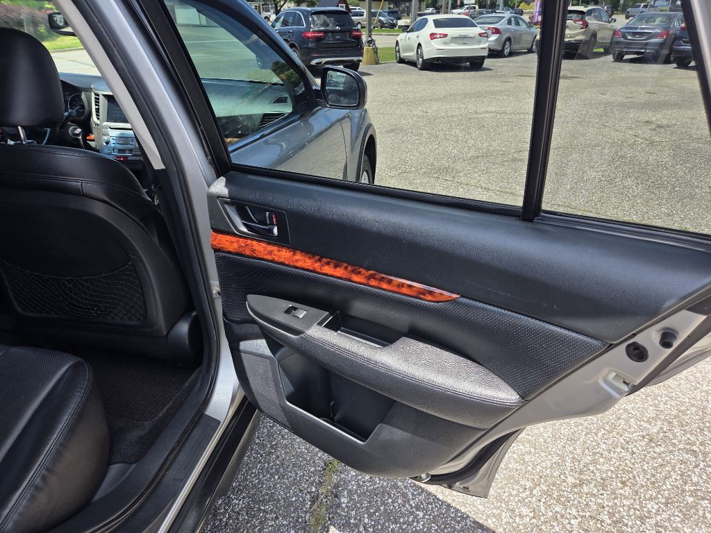 2011 Subaru Outback Image 15