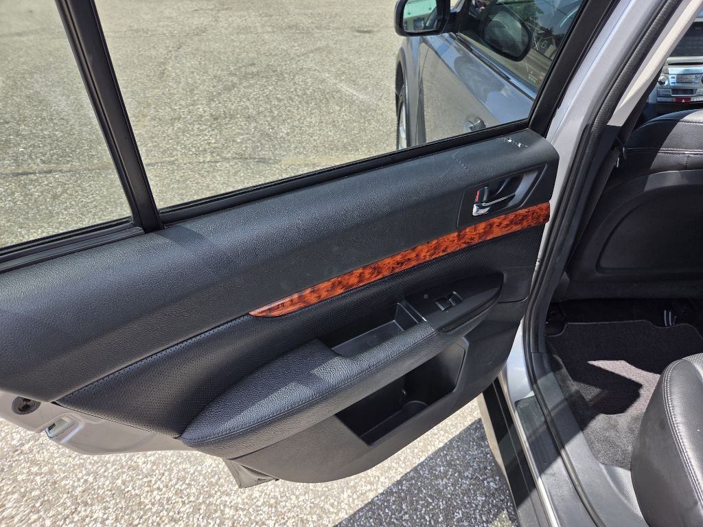 2011 Subaru Outback Image 17