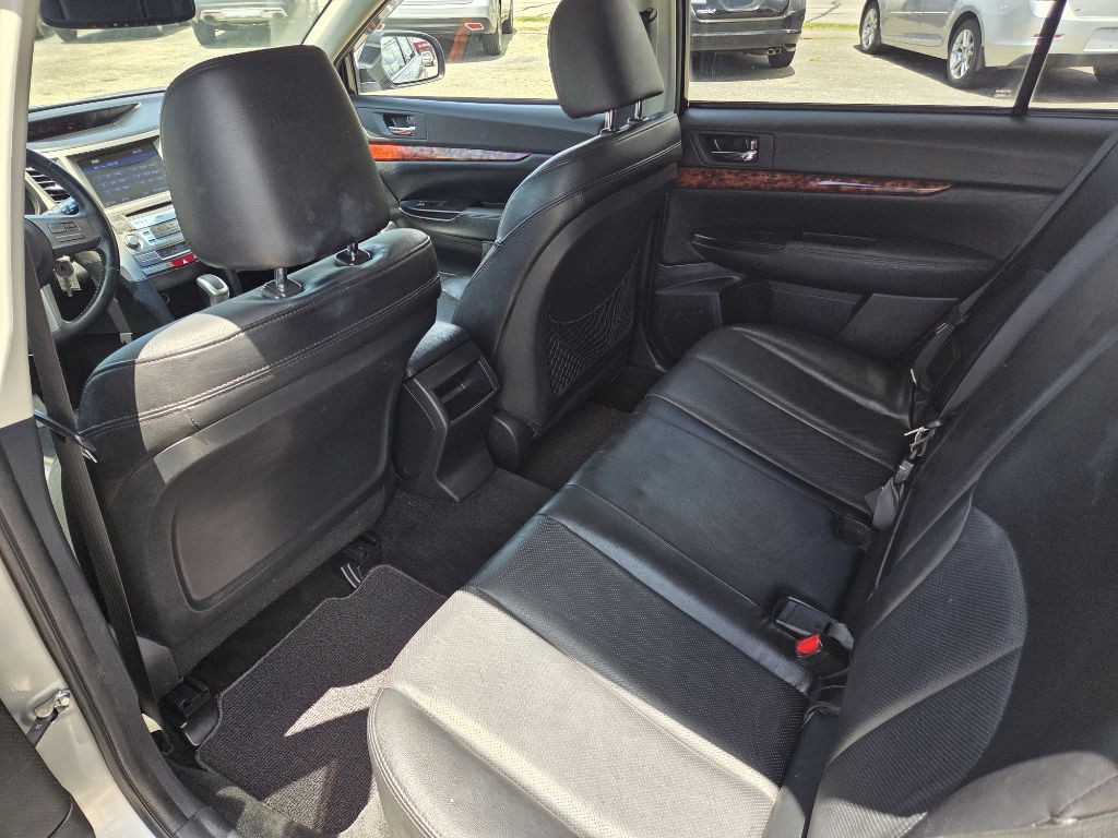 2011 Subaru Outback Image 18