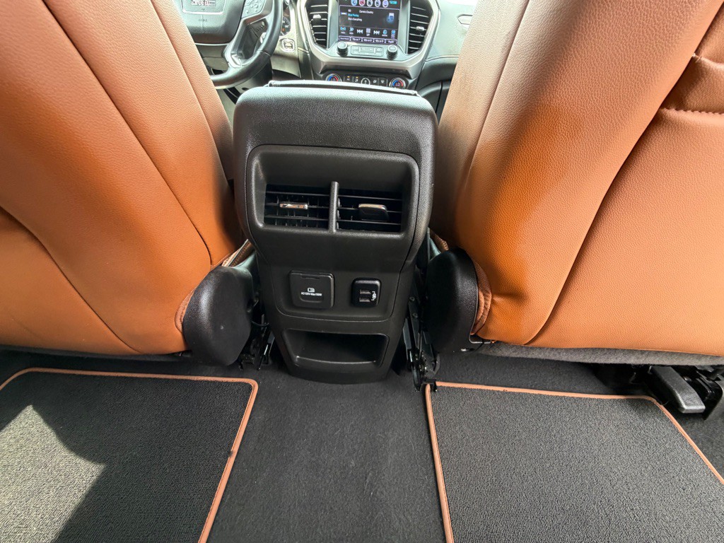 2017 GMC Acadia Image 16