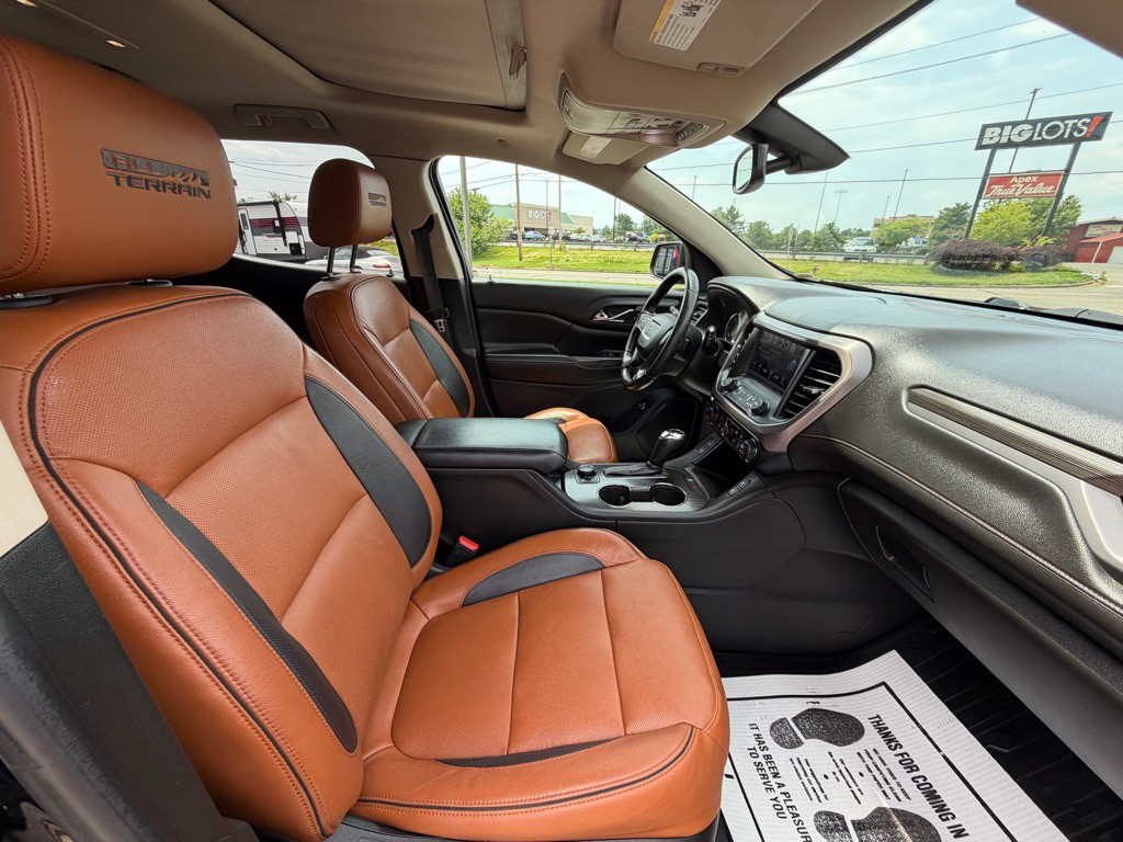 2017 GMC Acadia Image 18