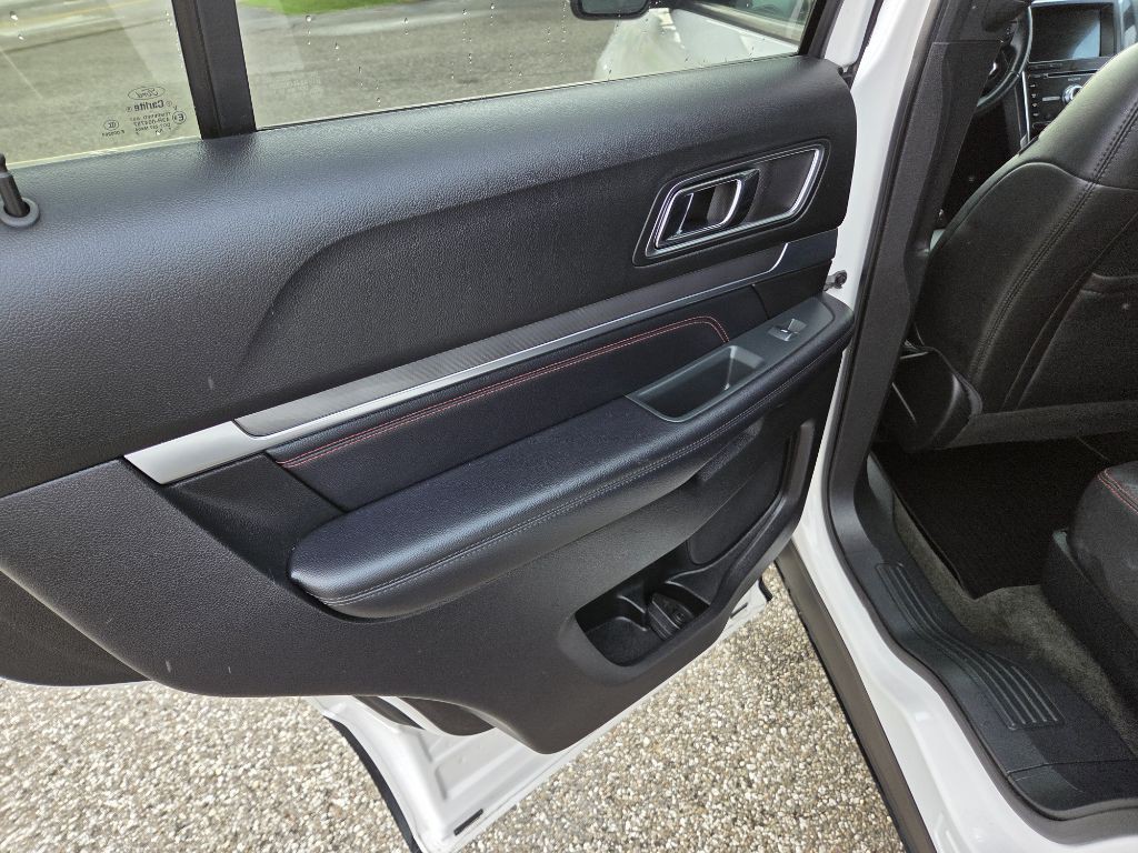 2018 Ford Explorer Image 16