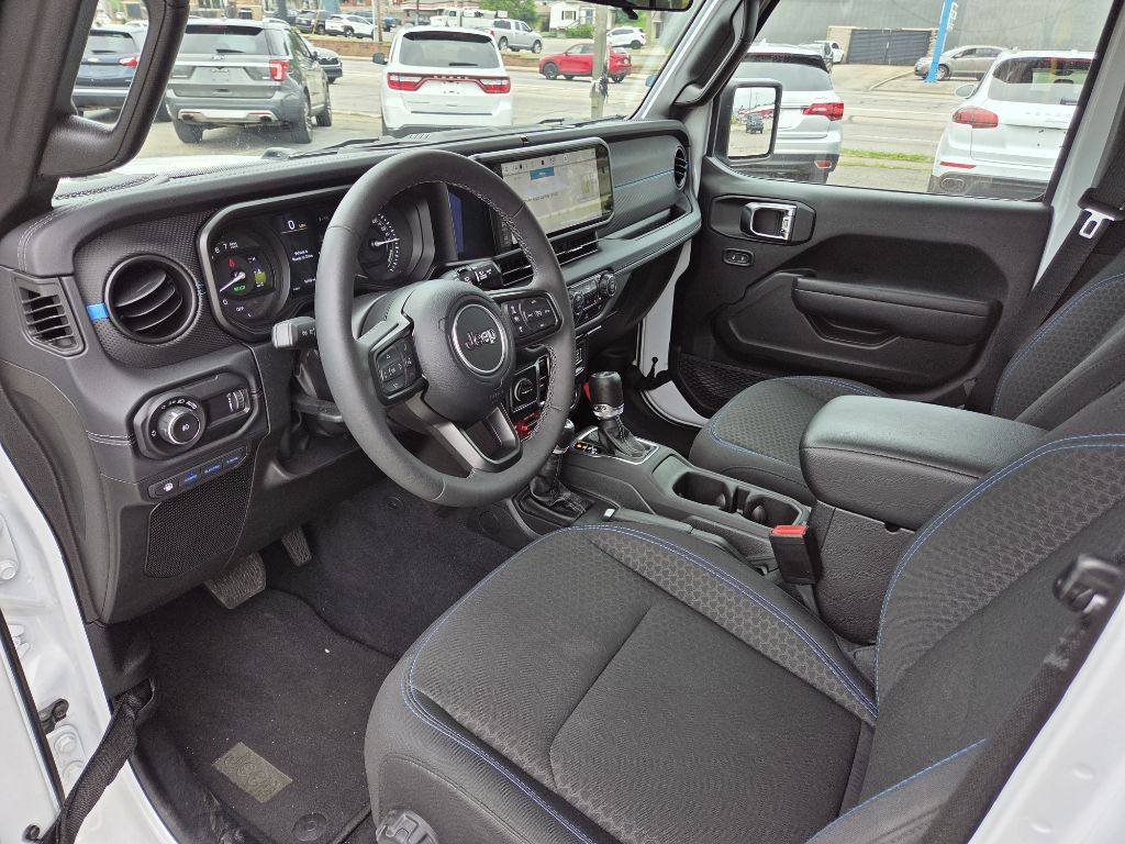 2025 Jeep Wrangler Image 11