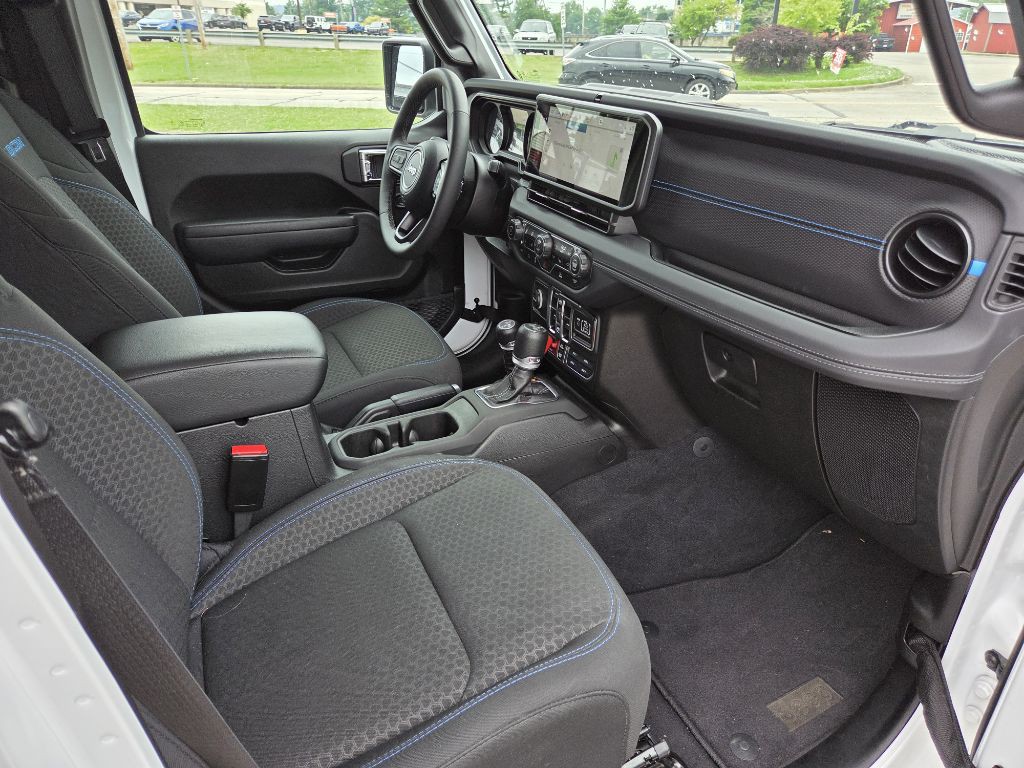 2025 Jeep Wrangler Image 14