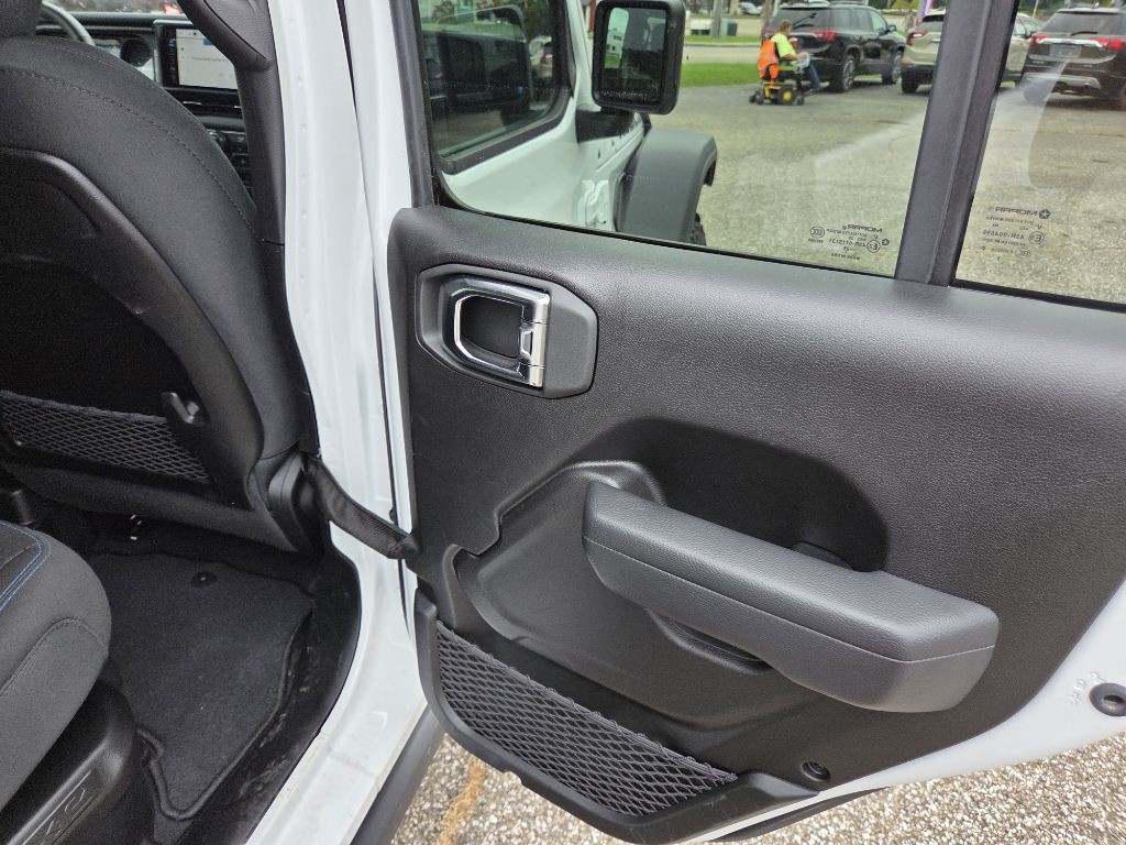 2025 Jeep Wrangler Image 15