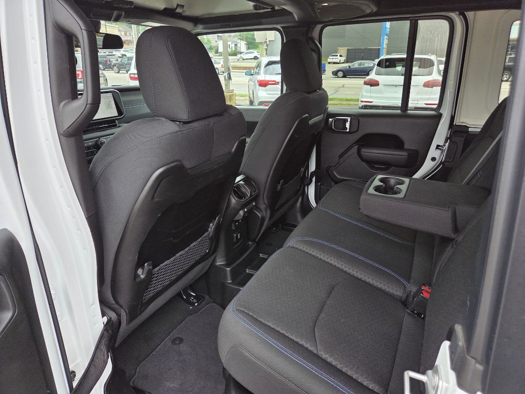 2025 Jeep Wrangler Image 18