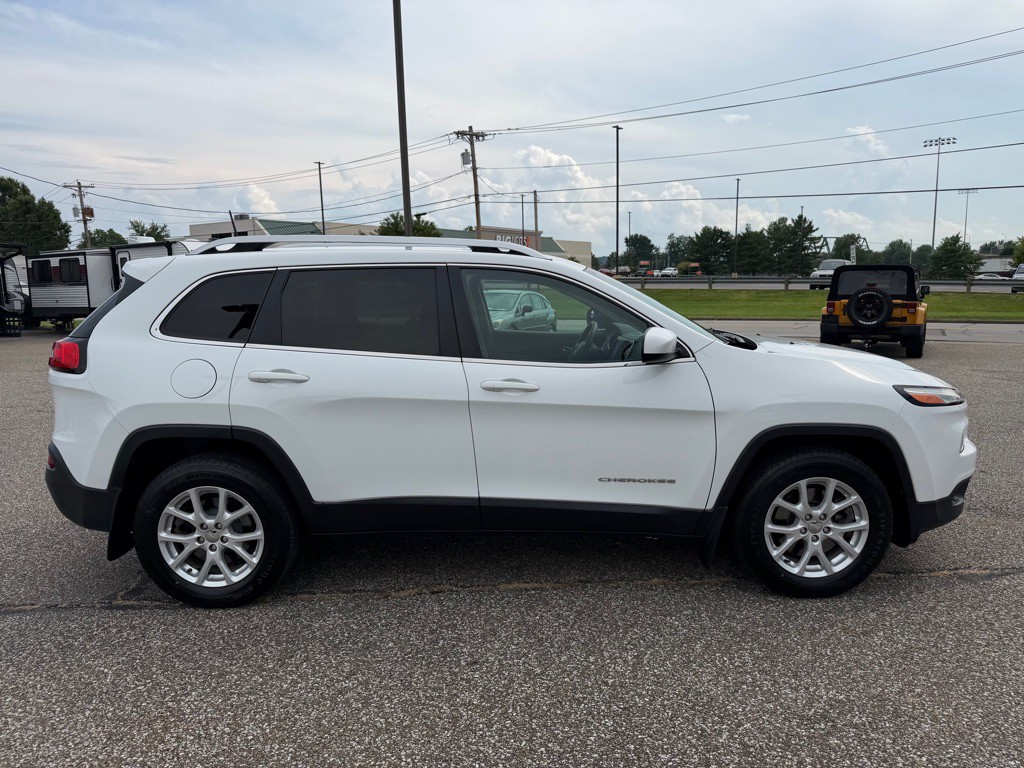 2017 Jeep Cherokee Image 8