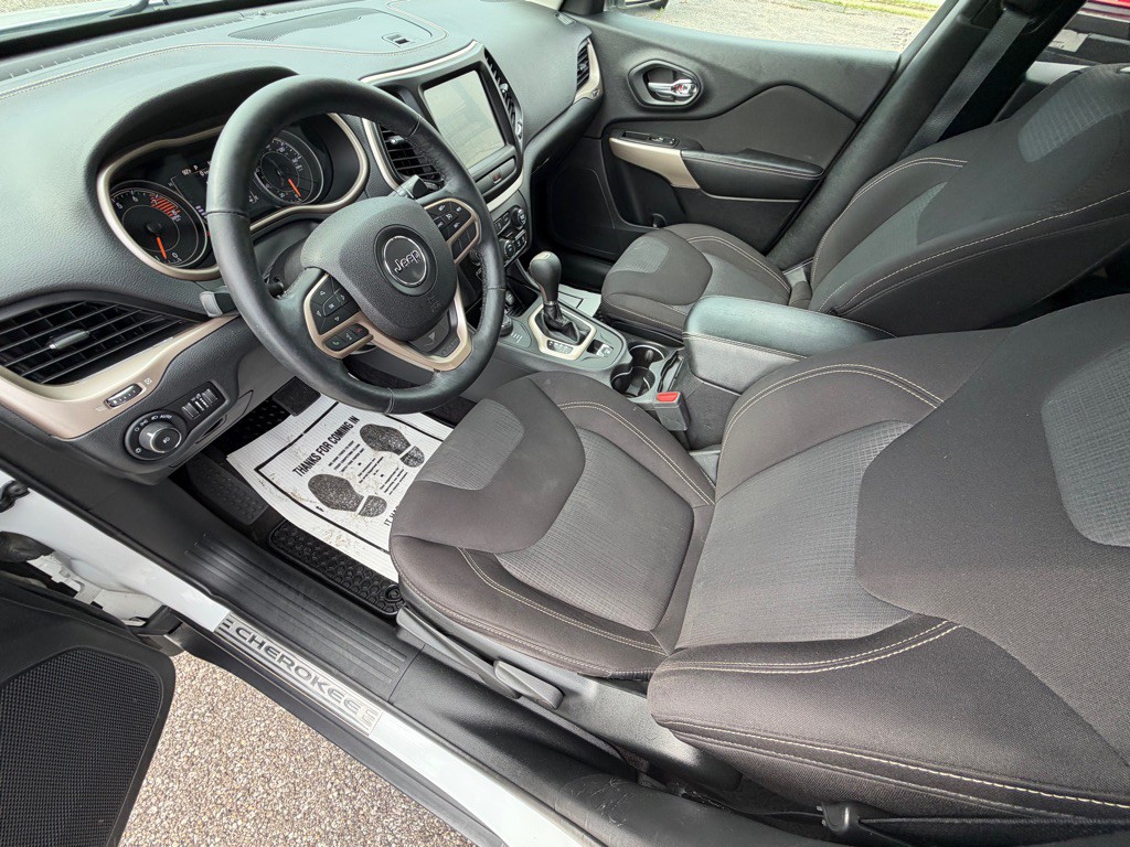2017 Jeep Cherokee Image 11