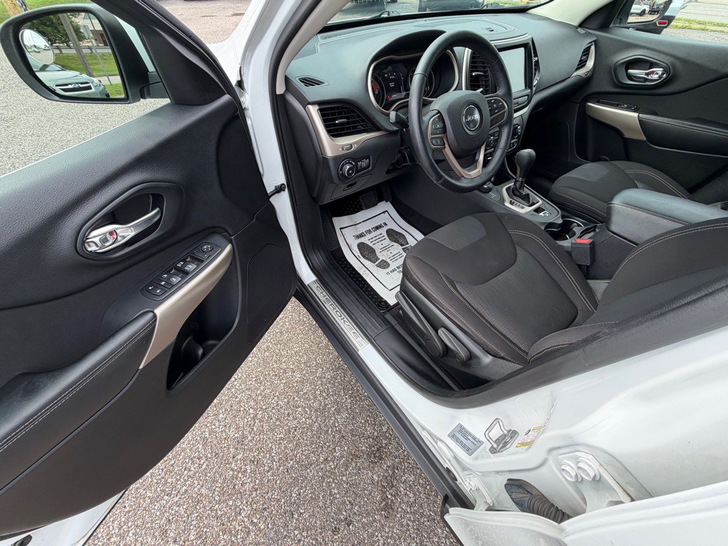2017 Jeep Cherokee Image 12