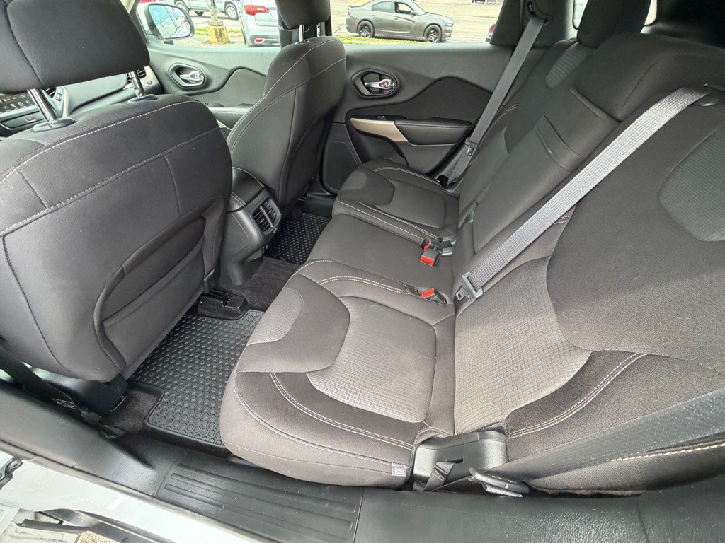 2017 Jeep Cherokee Image 13