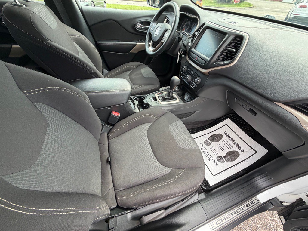 2017 Jeep Cherokee Image 17