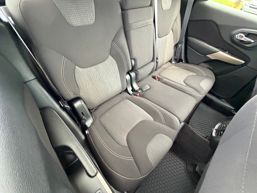 2017 Jeep Cherokee Image 18
