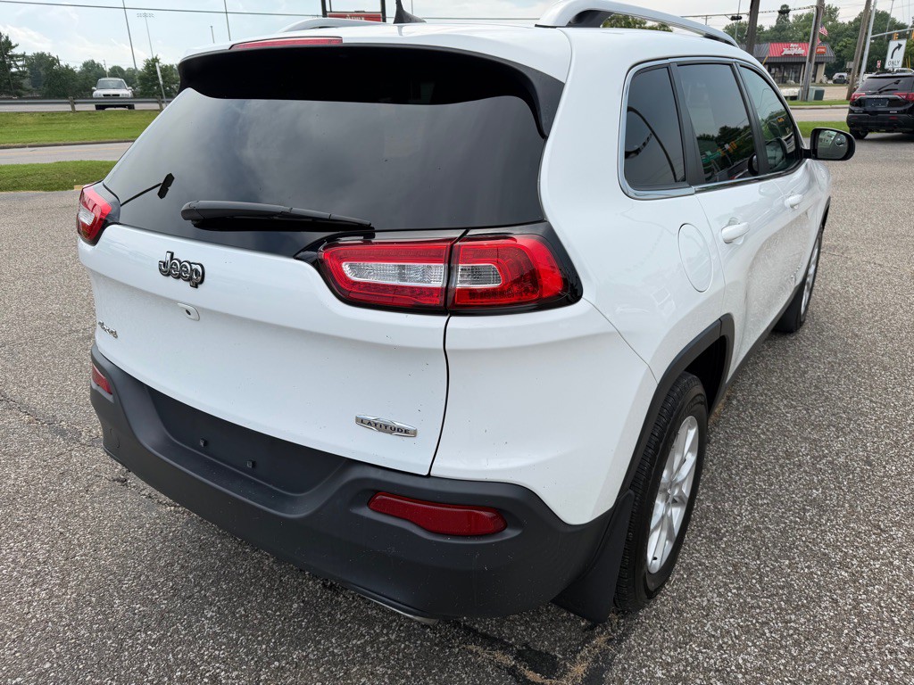 2017 Jeep Cherokee Image 22