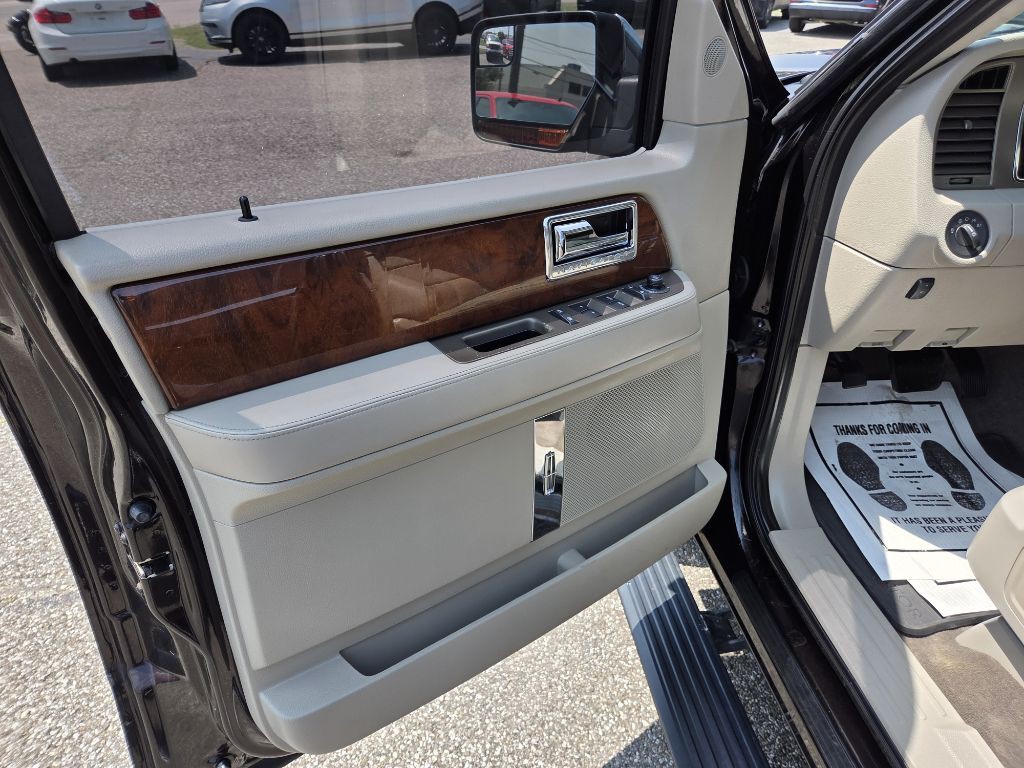 2013 Lincoln Navigator Image 9