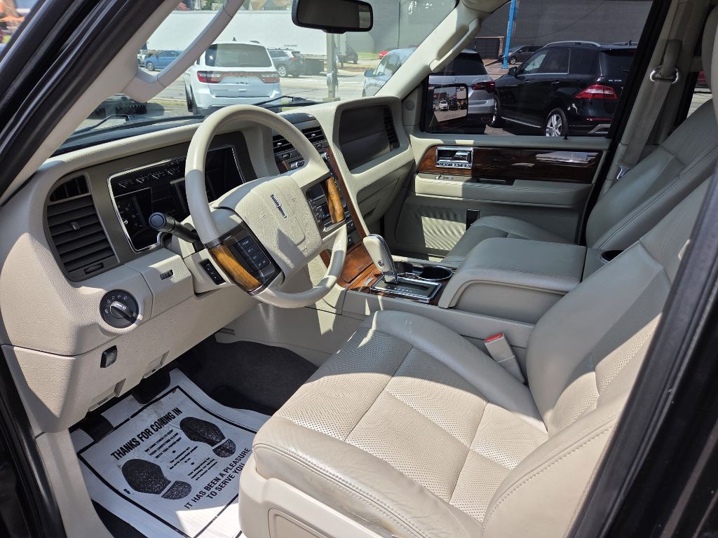 2013 Lincoln Navigator Image 10