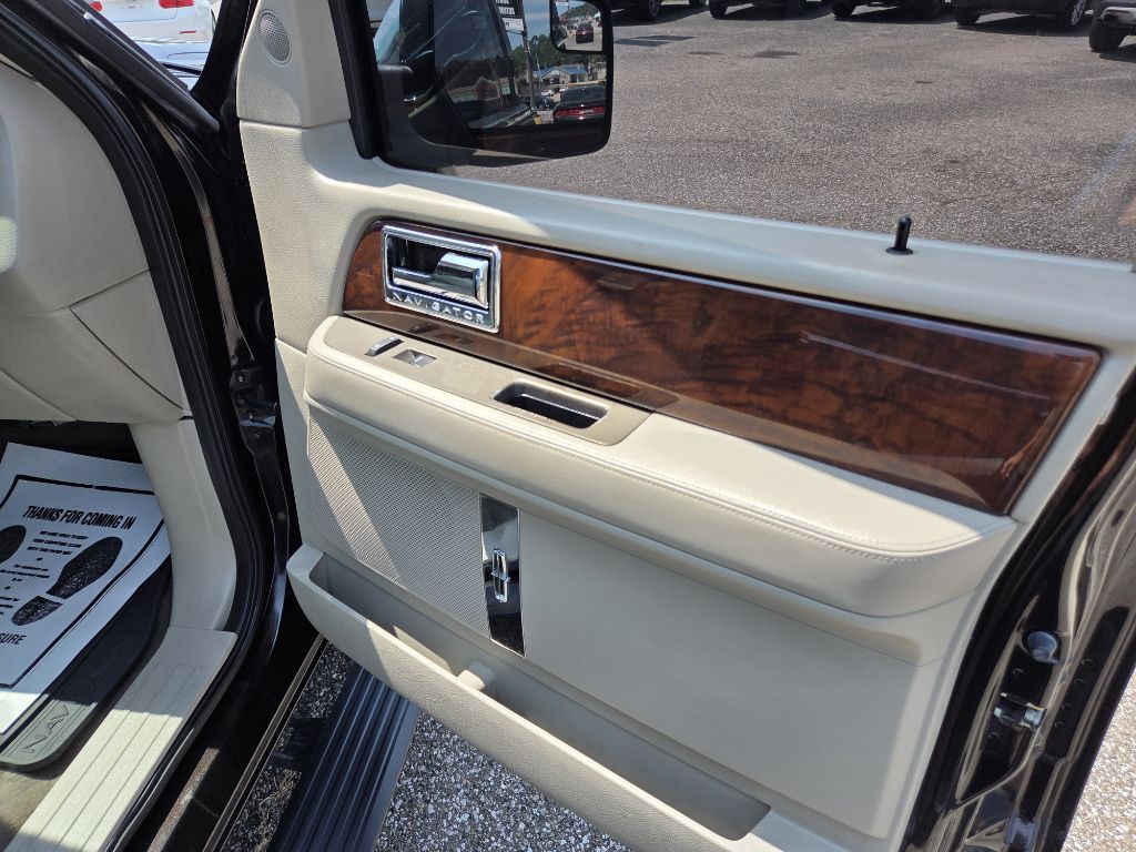 2013 Lincoln Navigator Image 12