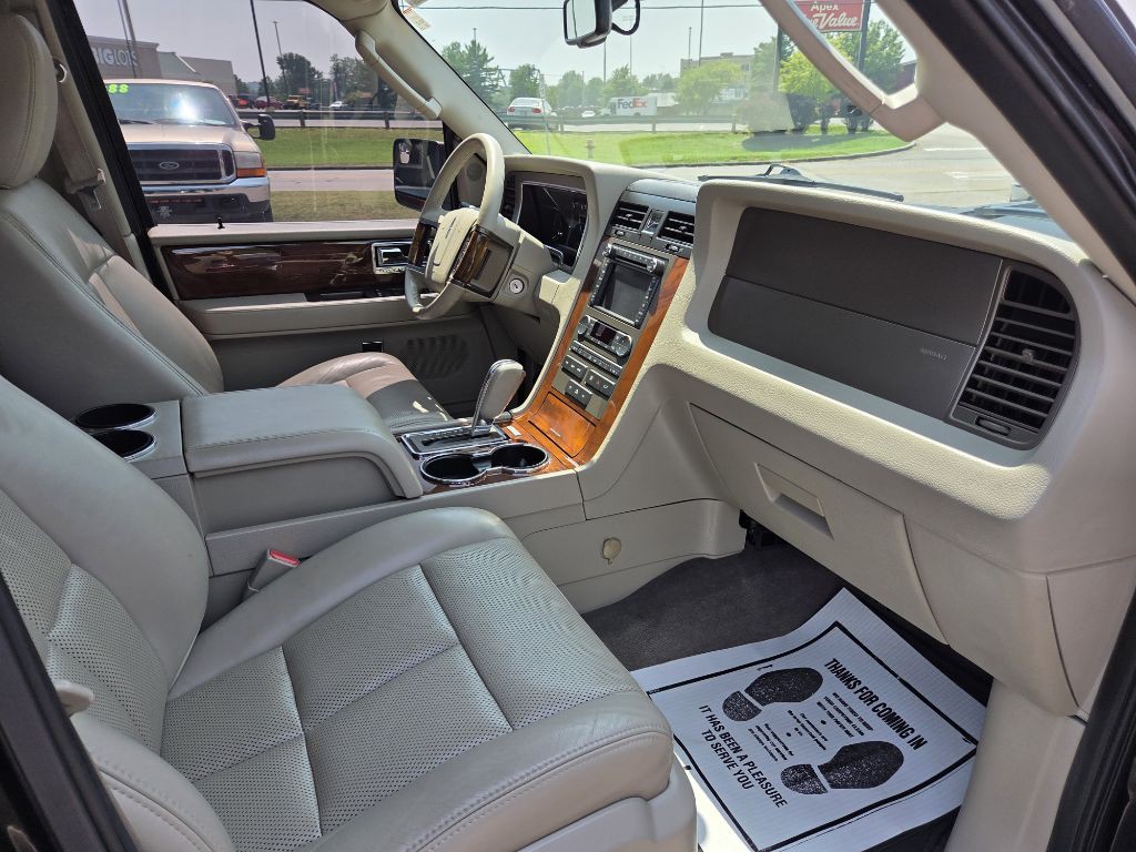 2013 Lincoln Navigator Image 13