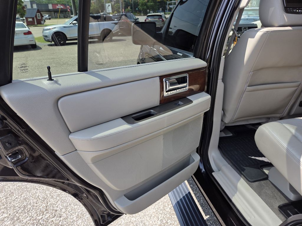2013 Lincoln Navigator Image 16