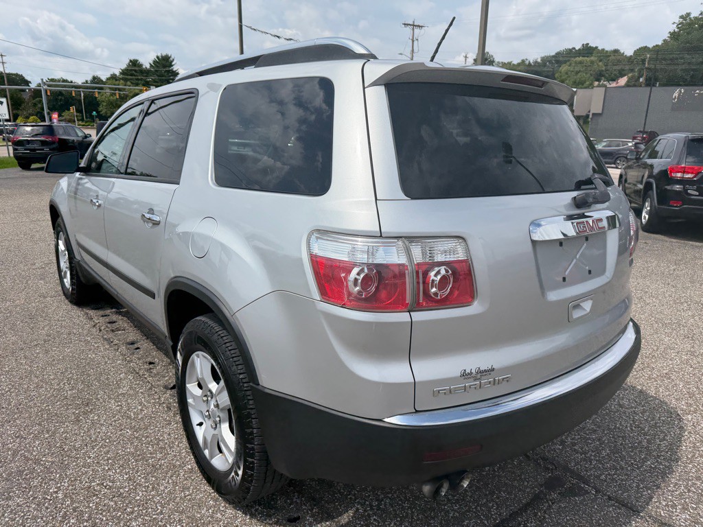 2010 GMC Acadia Image 10