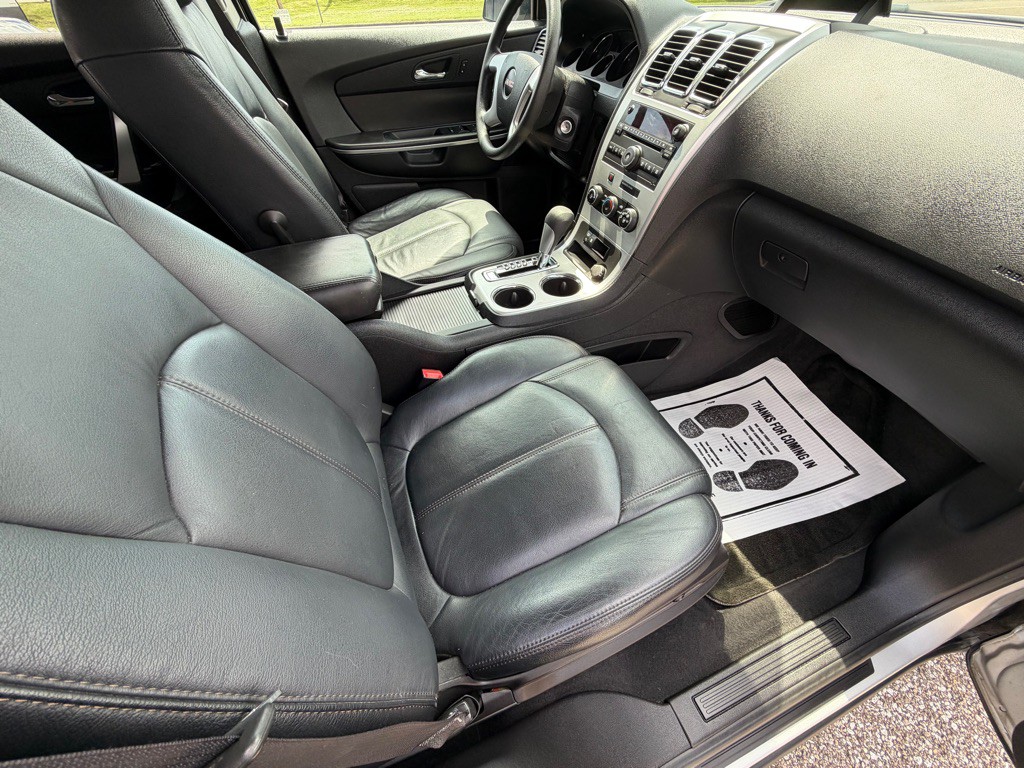 2010 GMC Acadia Image 17