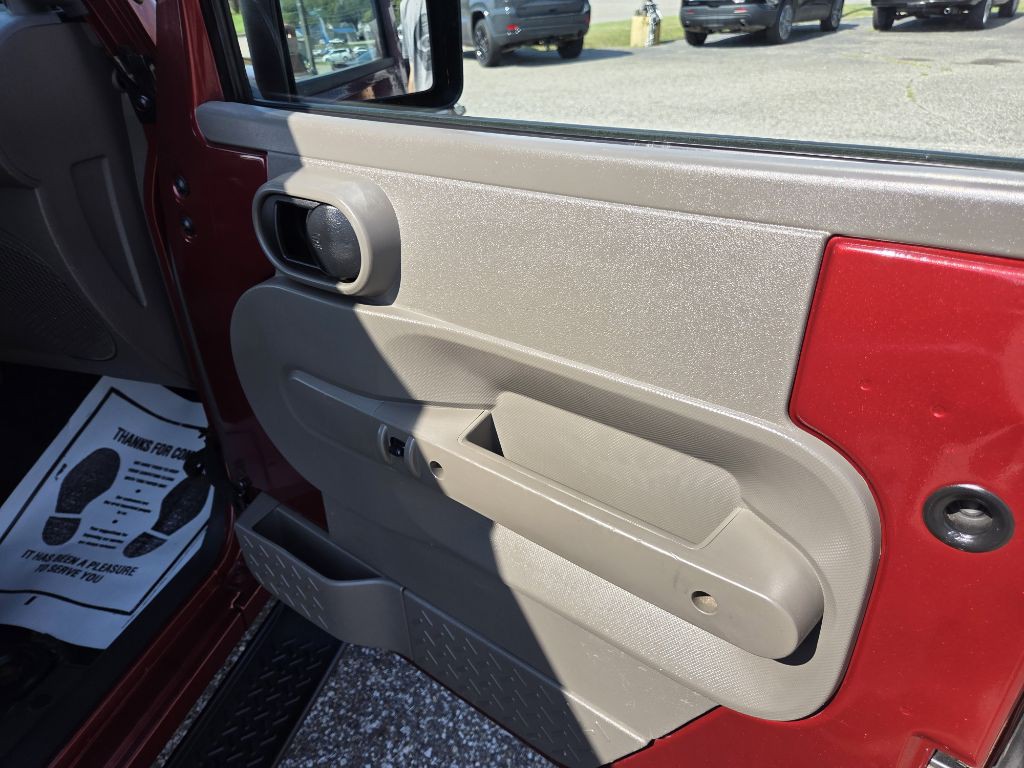 2010 Jeep Wrangler Image 12