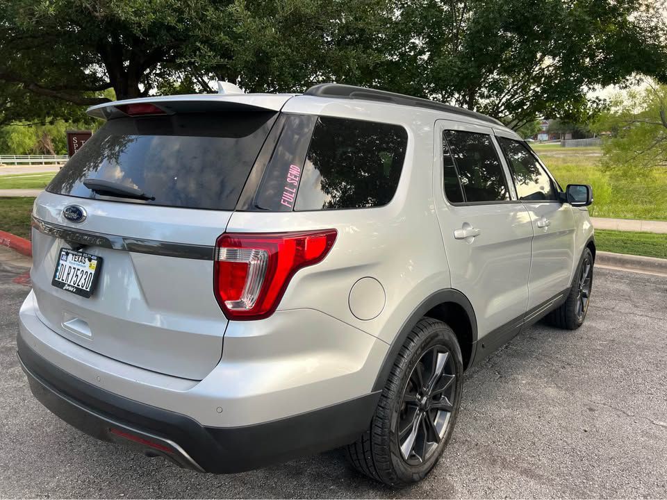 2017 Ford Explorer Image 2