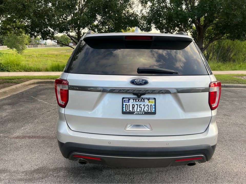 2017 Ford Explorer Image 4