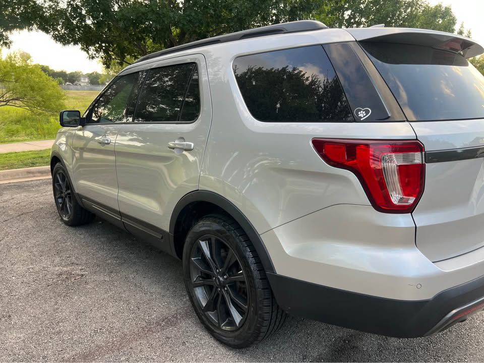 2017 Ford Explorer Image 5