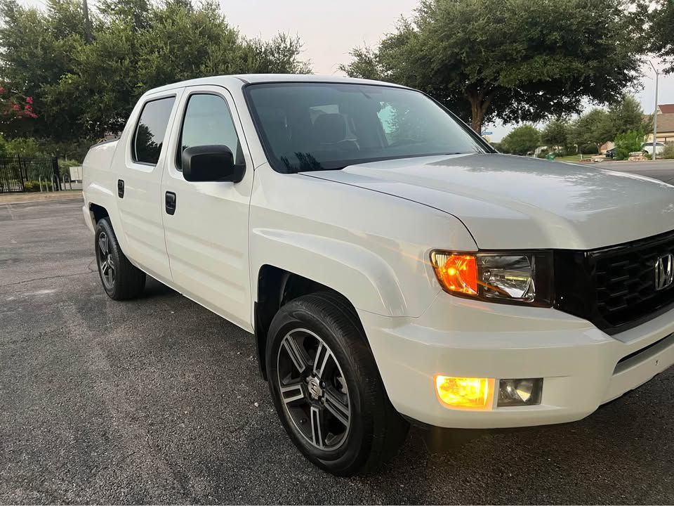 2014 Honda Ridgeline Image 2