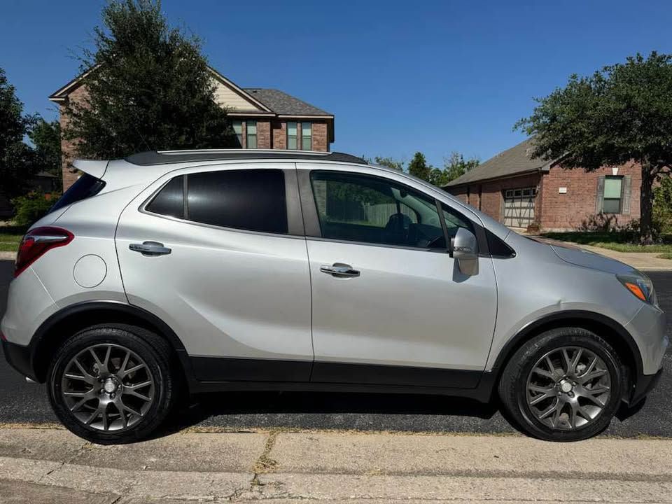 2019 Buick Enclave Image 2