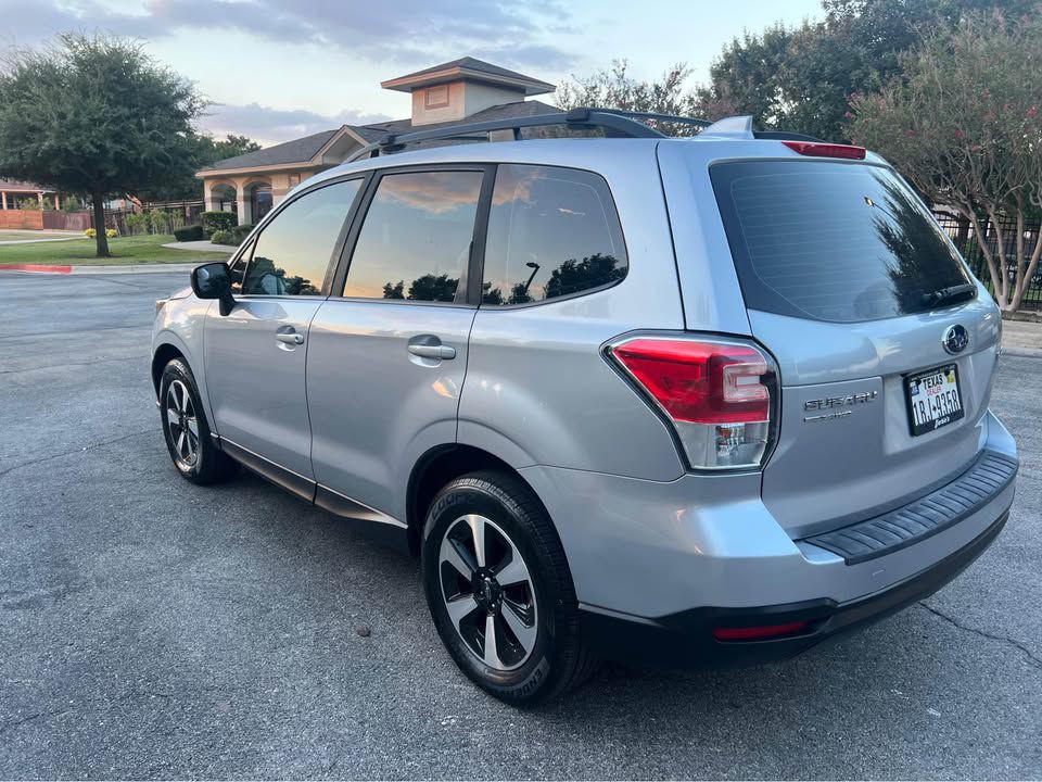 2017 Subaru Forester Image 6