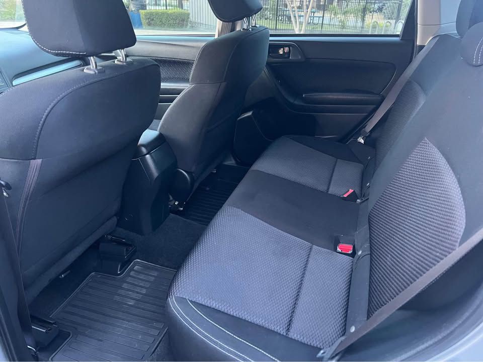 2017 Subaru Forester Image 10