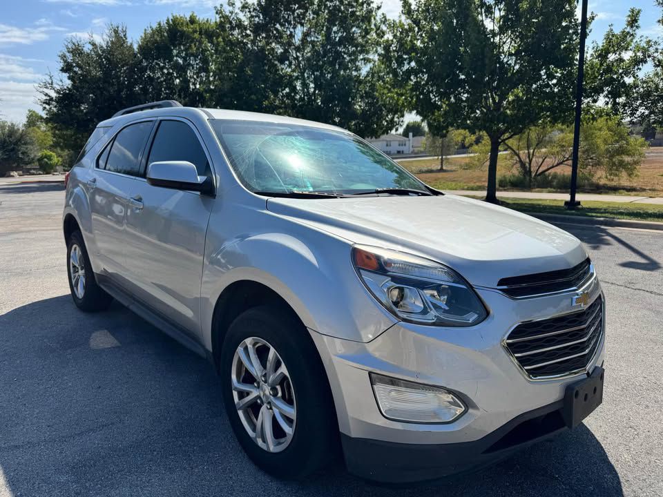 2017 Chevrolet Equinox Image 2