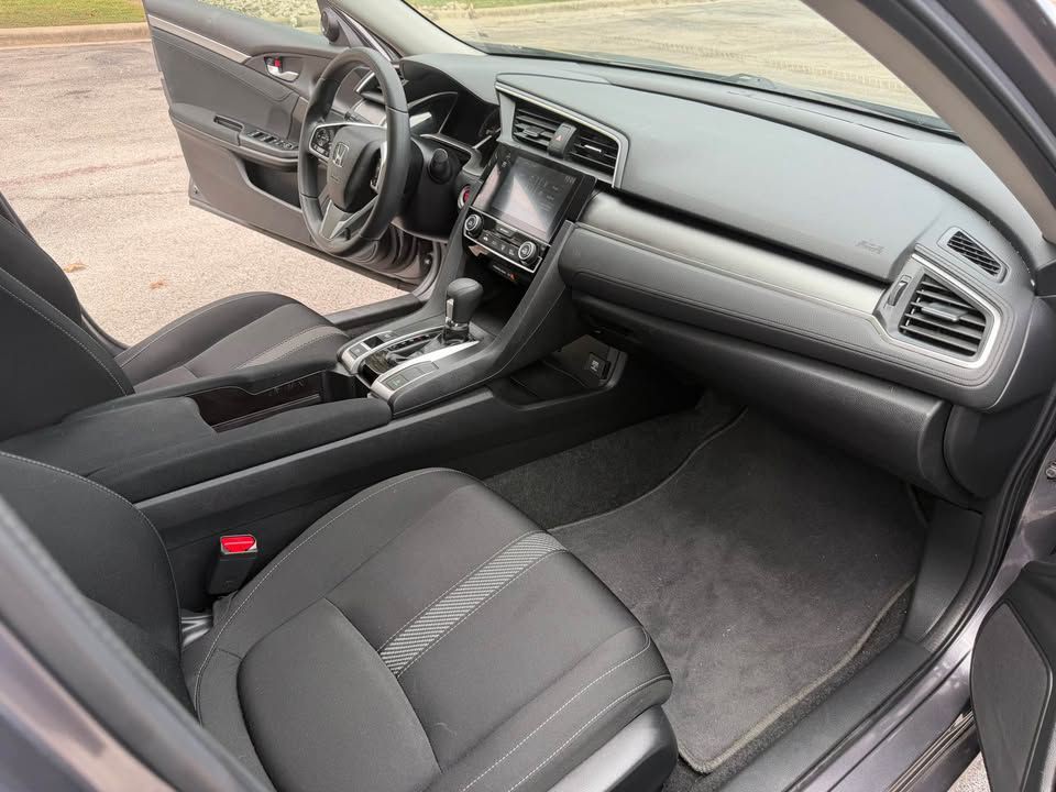 2018 Honda Civic Image 8