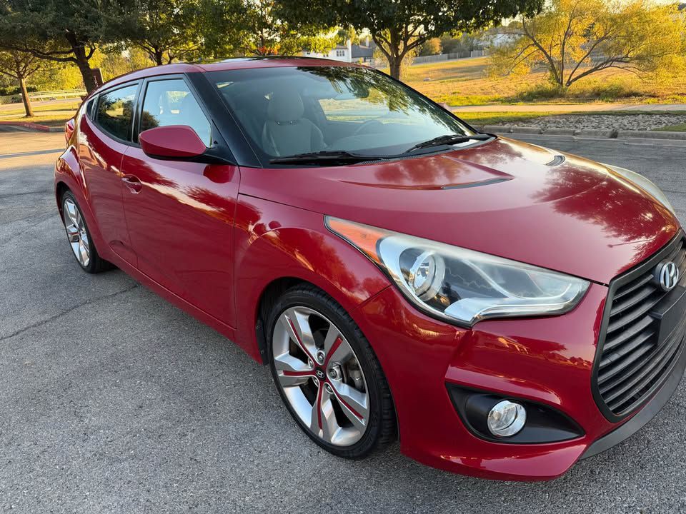 2013 Hyundai Veloster Image 2