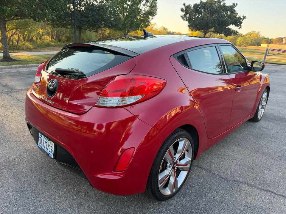 2013 Hyundai Veloster Image 4