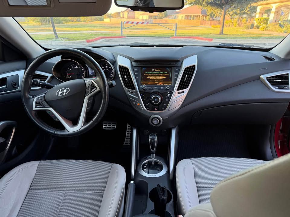 2013 Hyundai Veloster Image 11