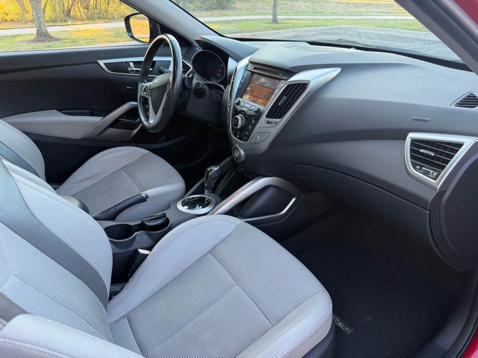2013 Hyundai Veloster Image 12