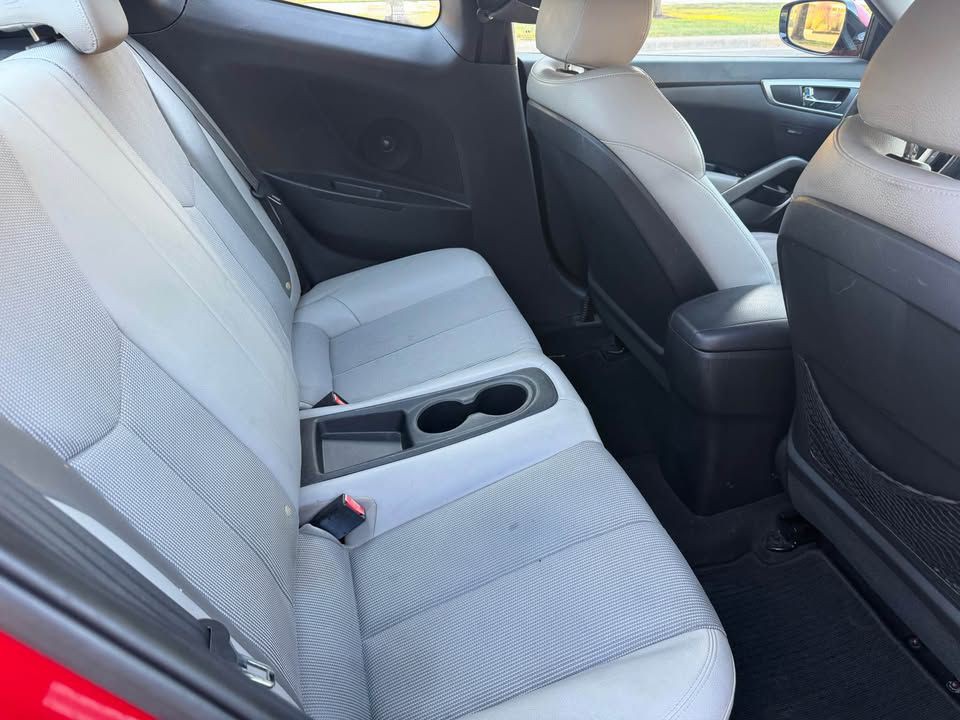 2013 Hyundai Veloster Image 13