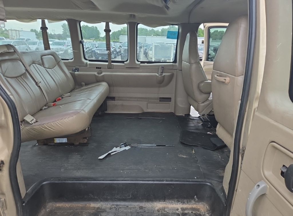 2005 GMC Savana Image 5