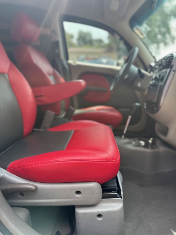 2002 Chrysler PT Cruiser Image 12