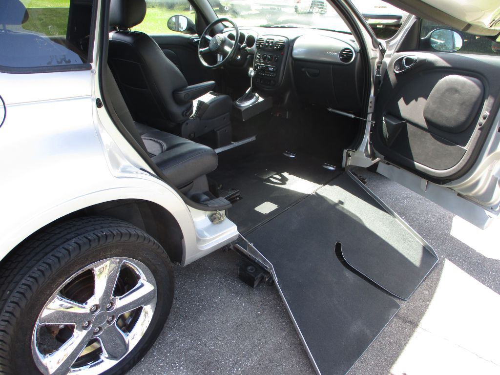2005 Chrysler PT Cruiser Image 1