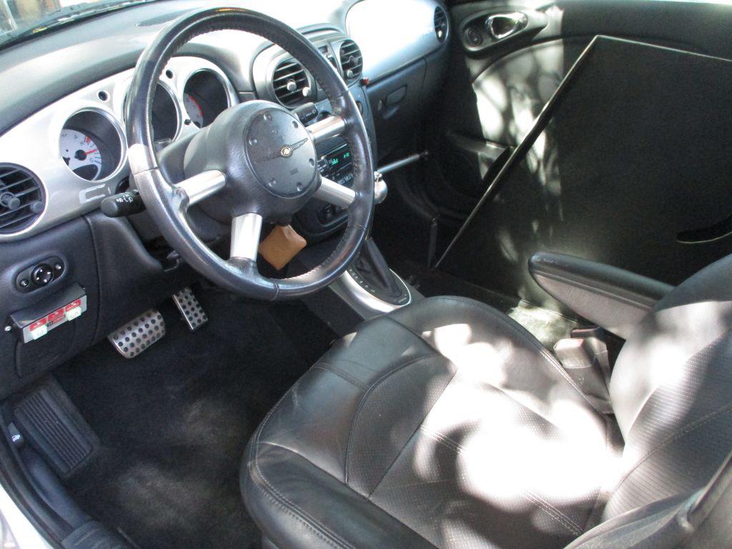 2005 Chrysler PT Cruiser Image 10