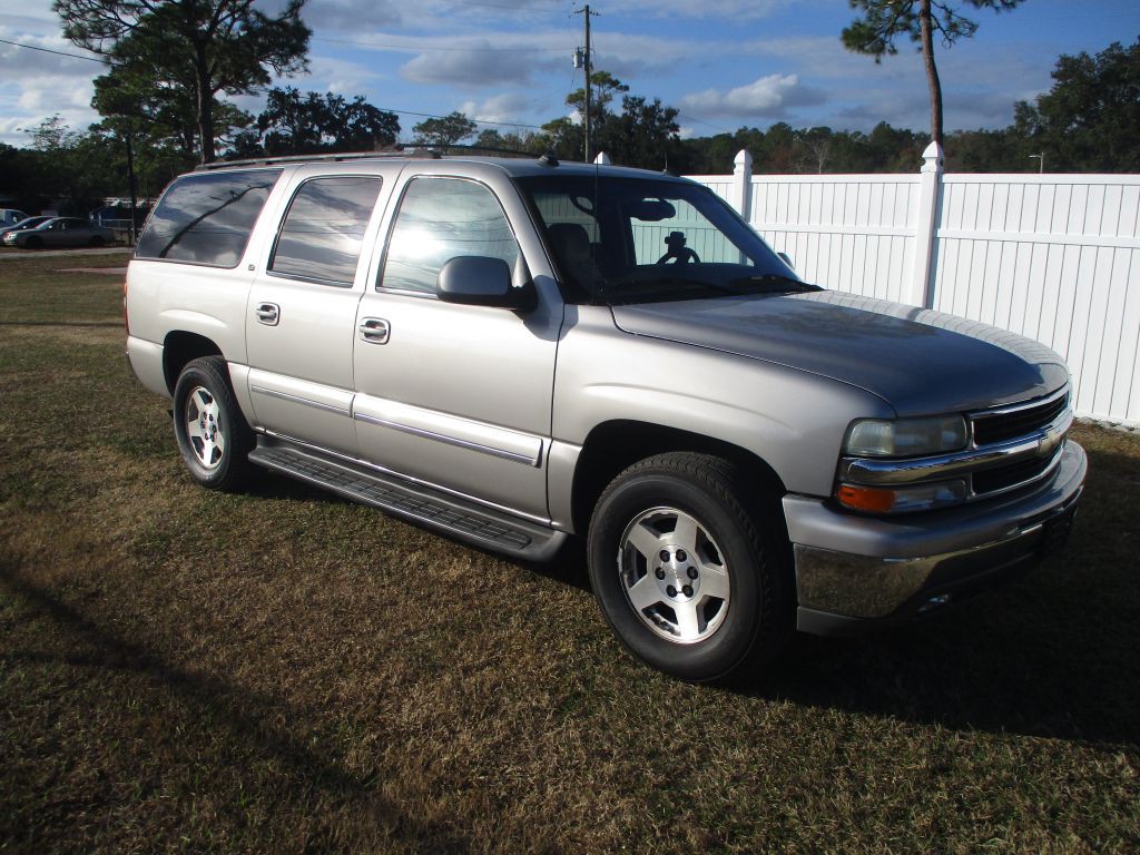 2004 Chevrolet Suburban Image 1