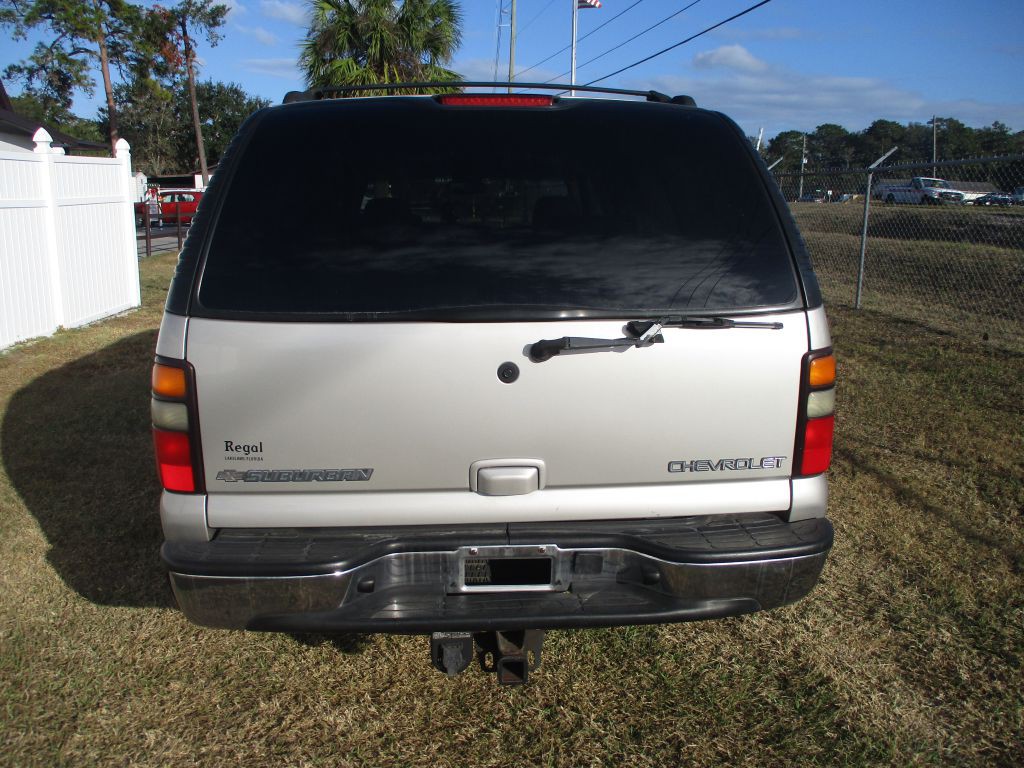 2004 Chevrolet Suburban Image 4