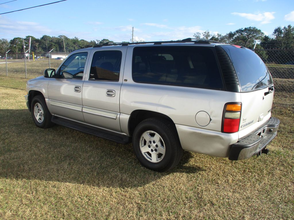 2004 Chevrolet Suburban Image 5