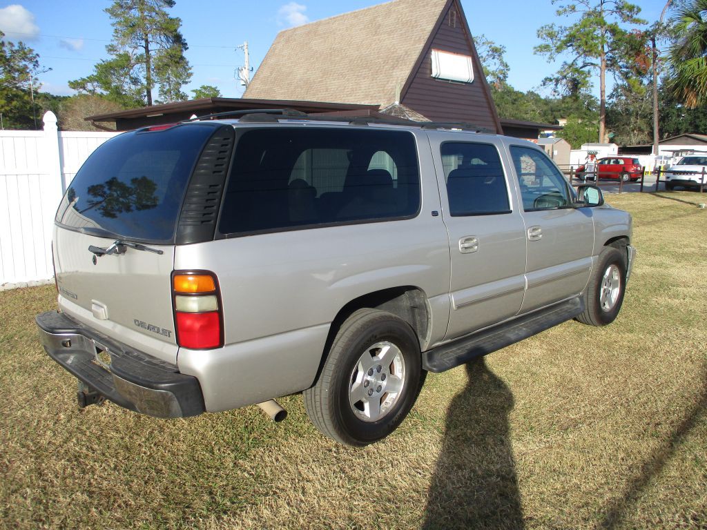 2004 Chevrolet Suburban Image 6