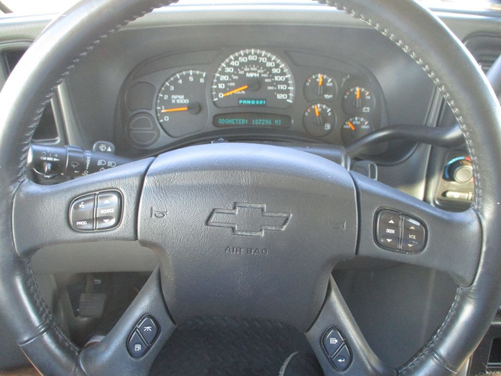 2004 Chevrolet Suburban Image 7